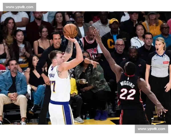 热火对决湖人比分成焦点攻防博弈引爆全场讨论赛后走势与巨星表现